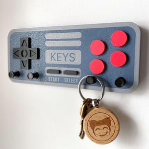 Retro Game Controller Key Holder for Wall – NES Style Gamer Gift for Him – 3D Printed Geeky Key Rack for Entryway or Office