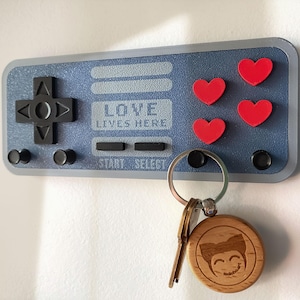 Personalized Gamer Key Holder – Retro Controller with Hearts, Couple Wall Decor