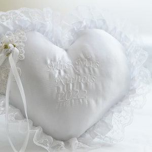 Oreiller de mariage en forme de coeur-oreiller personnalisé,brodé,dentelle,satin