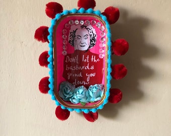 Ne laissez pas ces salauds vous abattre, Margaret Atwood, nicho d'étain. Cadeau féministe. Retablo. Diorama. L'histoire de la servante. Cadeau pour amoureux des livres.