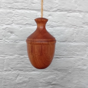 Tirador de luz de madera con forma de bellota: cable de interruptor de madera oscura torneado a mano para baño o persianas.