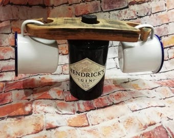Suporte para Garrafa de Gin: Canecas de Gin Esmaltadas e Cabide em Formato de Barril de Whisky de Carvalho, Presente Exclusivo para Amantes de Gin, Feito com Aduelas da Destilaria Bushmills