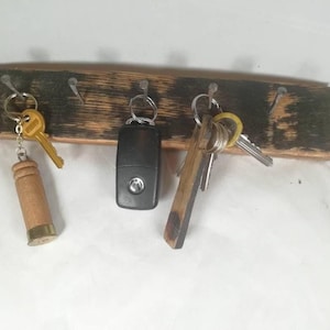 Porte-clés irlandais artisanal en chêne avec patères vintage forgées à la main, décoration de ferme rustique, rangement dans l'entrée et cadeau d'anniversaire