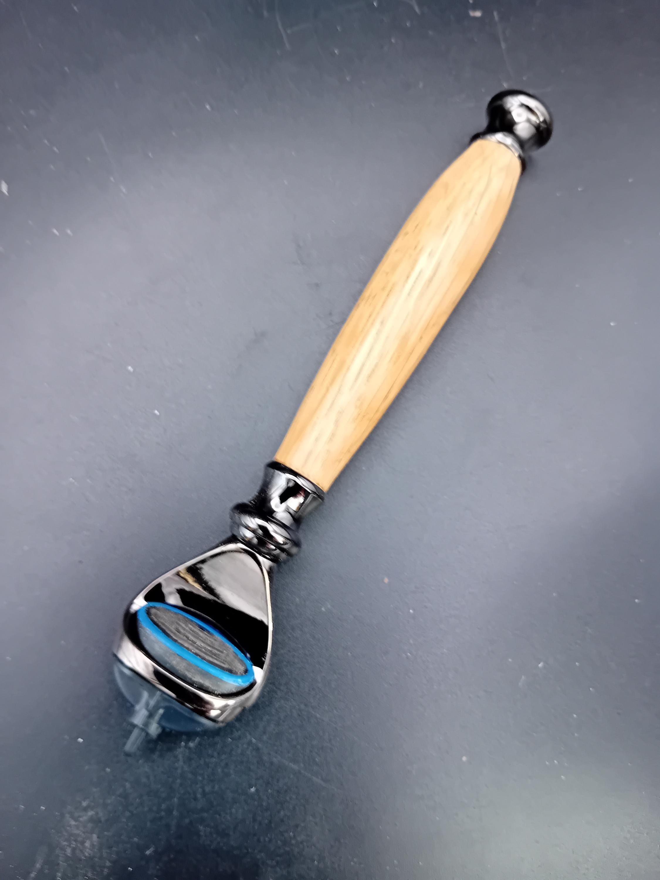 Handmade Gillette Fusion Razor - Irish Oak Whiskey Barrel Handle