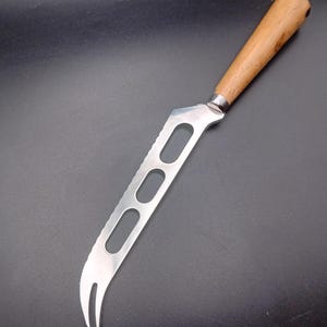 Cheese Platter Knives with Oak Handles from Old Bushmills Whiskey Barrels – Unique Gift for Cheese Lovers