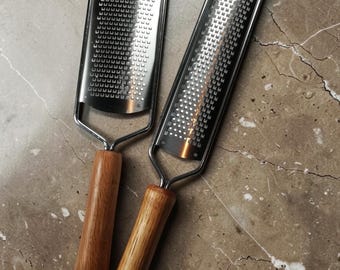 Rallador de parmesano torneado a mano con mango de barrica de roble de whisky irlandés, rallador de acero