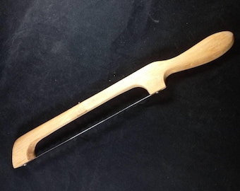 Cuchillo de pan artesanal con forma de violín - Rebanador de masa madre de roble reciclado