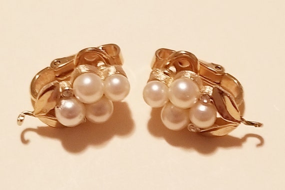 Vintage Crown trifari earrings - image 1