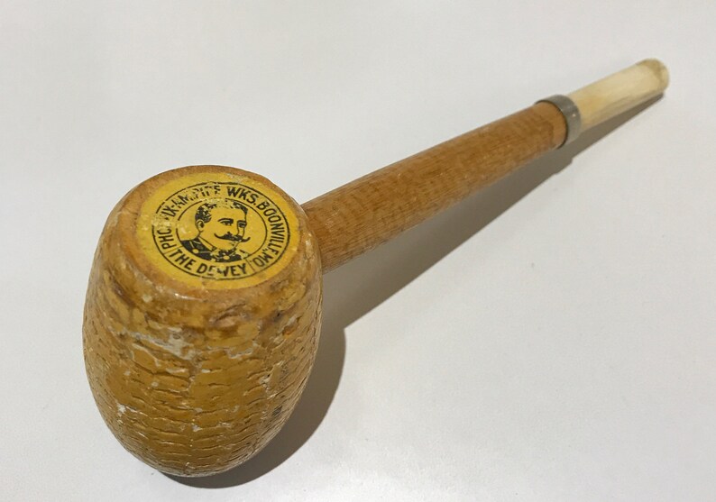 193040s corn cob pipe The Dewey Wks boonville mo