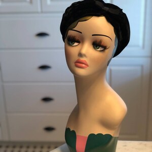 Sweet vintage 50&#39;s black velvet beret with small bow