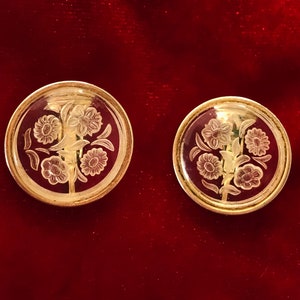 Vintage Etched Glass Floral Design Round Clip on Earrings with Gold Tone
