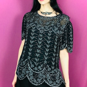 Blusa de seda preta vintage anos 80 embelezada com contas de prata tamanho L