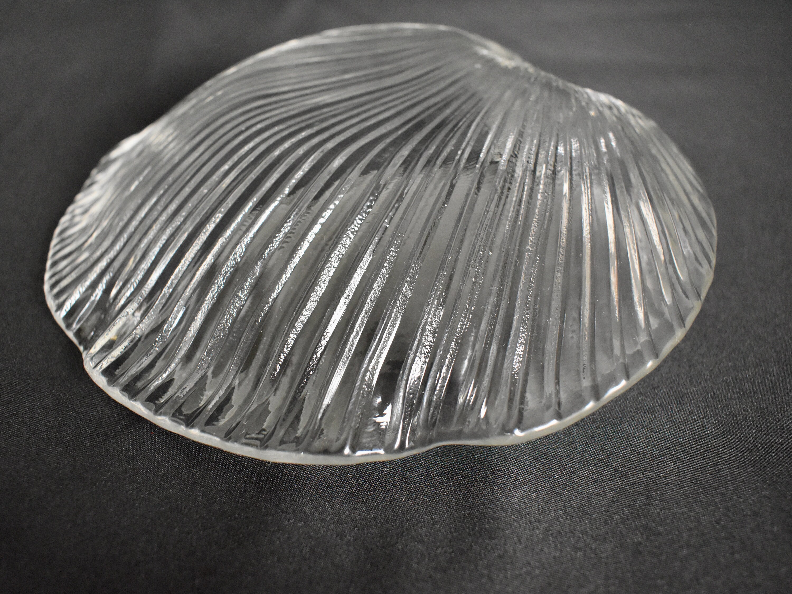 Mid Century Pukeberg Glass Scallop Clam Shell Dish Eva