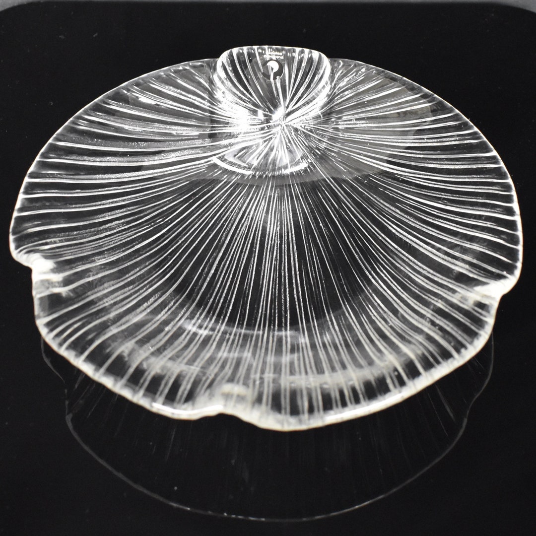 Mid Century Pukeberg Glass Scallop Clam Shell Dish Eva