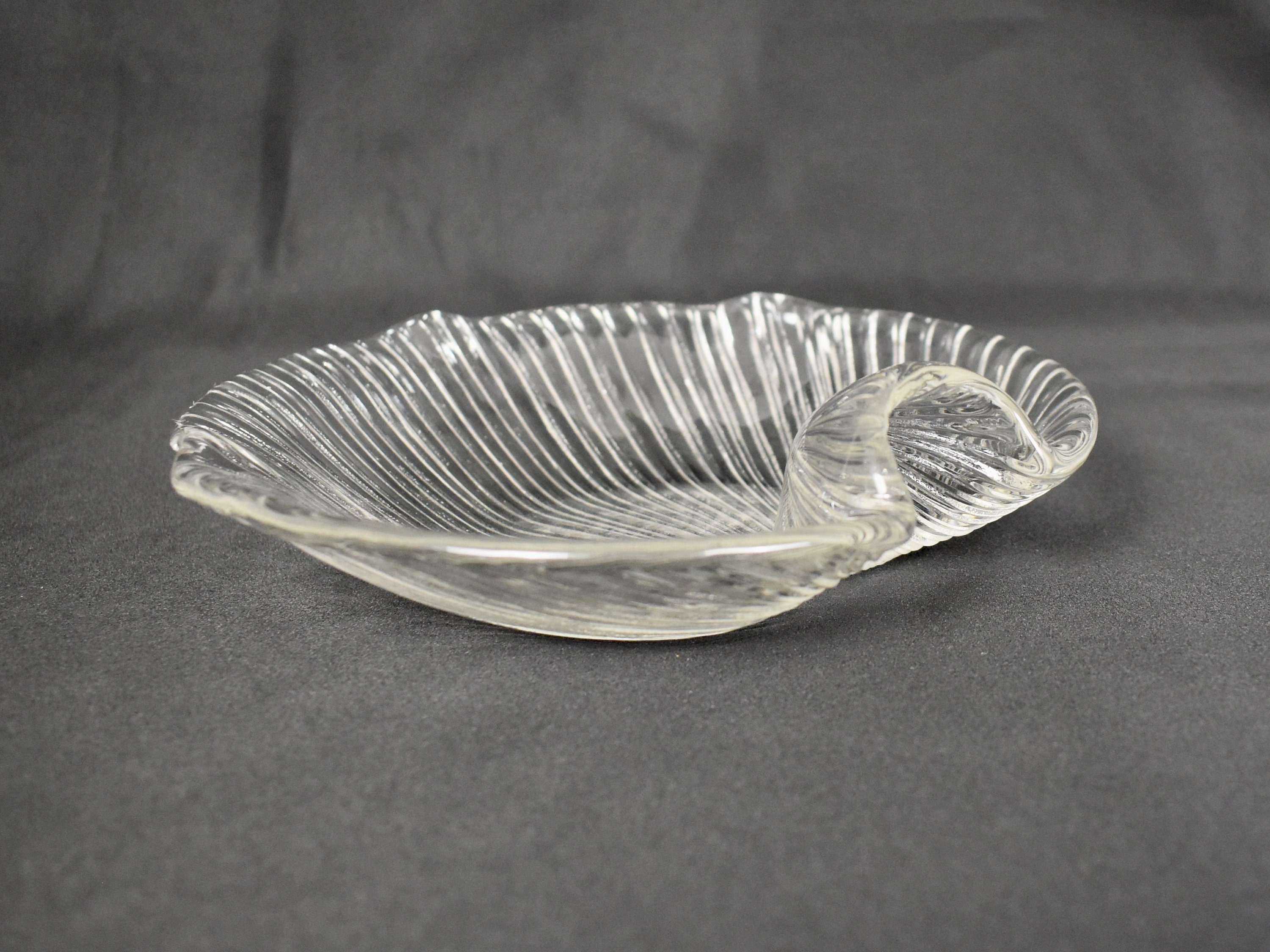 Pukeberg Sweden Textured Art Glass Scallop Clam Shell Dish