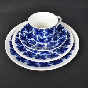 Marianne Westman for Rorstrand, Sweden, ‘Mon Amie&#39; set, 4 pcs: lunch plate, dessert plate, coffee cup, and saucer, 1951 design