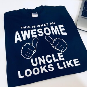 素晴らしいおじさんの姿です Tシャツ 父の日用Tシャツ お父さんへのプレゼントに最適なギフトアイデア