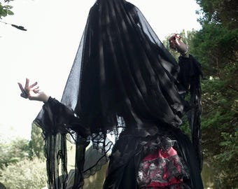Il velo spettrale in stile gotico-stregonesco di Moonmaiden Gothic Clothing