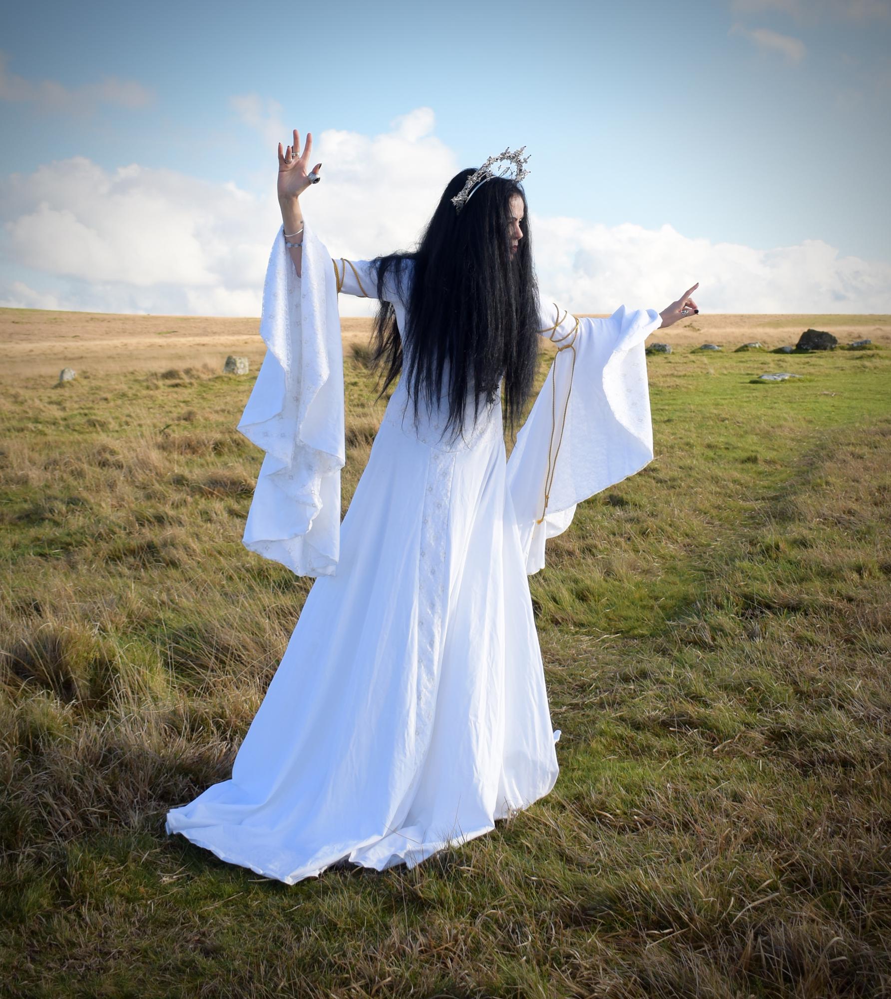 rohan ladies dresses Eowyn, White Lady of Gown - Lord of the Rings Cosplay Gown by Moonmaiden Gothic Clothing - Made to Measure - Halloween Delivery collection-traveling-light