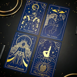 Baraja de Tarot 78 Cartas AZUL OSCURO LÁMINA DORADA, Baraja de Tarot con Guía y Caja, Deslizamiento Dorado con Efecto Holográfico - Baraja de Tarot para Principiantes