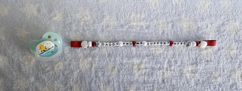 Clip para chupete inspirado en Nottingham Forest, juego, llavero, regalo, bebé, regalo, Daddy and Me Support