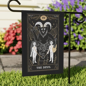 Mystieke 'De Duivel' Tarotkaart Tuinvlag | Mystiek, waarzeggerij, spiritualisme, waarzegster, demonen, occult decor, buiten, symboliek