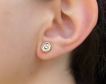 Puces d'oreilles cz diamant 6,0 mm | Clous d'oreilles ronds en diamant simulé avec lunette | Puces d'oreilles de tous les jours | Clous de lunette simples | Boucles d'oreilles de mariage