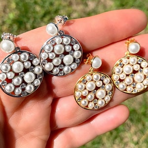 Pendientes de racimo de perlas Pendientes colgantes de perlas doradas Pendientes circulares de perlas blancas Pendientes de perlas únicos de plata Pendientes llamativos Regalo para ella