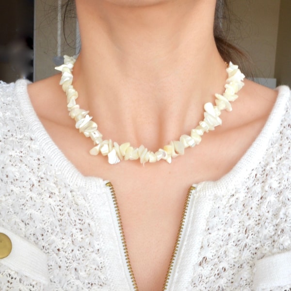 White Shell Choker Necklace, Hawaiian Jewelry, Shell Fragments Necklace, Puka Shell, Summer Jewelry, White Fashion