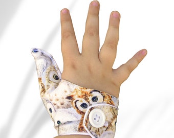 Thumb guard. Single thumb glove. Owl themed fabric thumb guard. Help stop thumb sucking. May be pulled off by babies & toddlers.