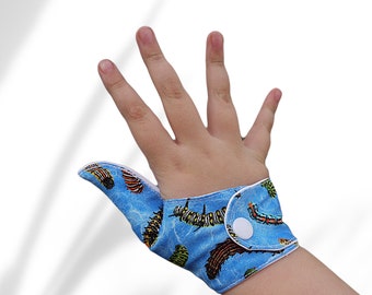 Fabric thumb guard to discourage thumb sucking. Caterpillar themed fabric. Moisture resistant lining. Can be removed by babies and toddlers