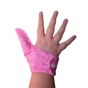 Thumb guard to stop thumb-sucking habits with minimal fuss.  Can be pulled off by babies and toddlers. Extra cuff available separately.
