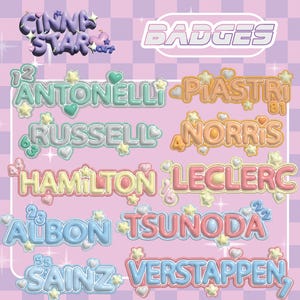 Puede incluir: Una colección de insignias coloridas con nombres como "Antonelli" y "Verstappen." Cada insignia tiene un diseño de letras de burbujas con adornos de estrellas y corazones. La palabra "BADGES" se muestra en la parte superior, sobre un fondo rosa a cuadros.