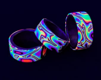 UV Ring Band, With a Psychedelic Neon Wavy Design, Sizes 17mm - 21mm