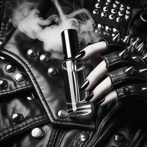Punk B!tch | hookah smoke | tobacco | heliotrope | black leather | exotic blossoms | pineapple | melon | incense | perfume oil