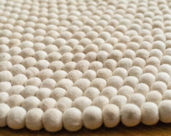 Create a Serene and Timeless Atmosphere with Our Handmade Natural White Woolen Rug - Available in Various Sizes for Any Space