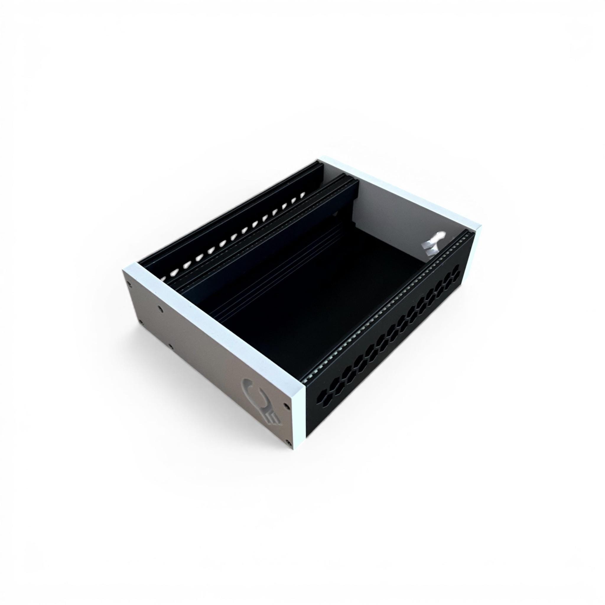 42HP (3U + 1U Intellijel フォーマット) Eurorack Skiff ケース | 3D