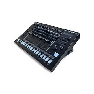 Roland TR8S Rythmus Artist Schreibtischständer | 3D gedruckter Trommelständer | Kalte Erde Industrien