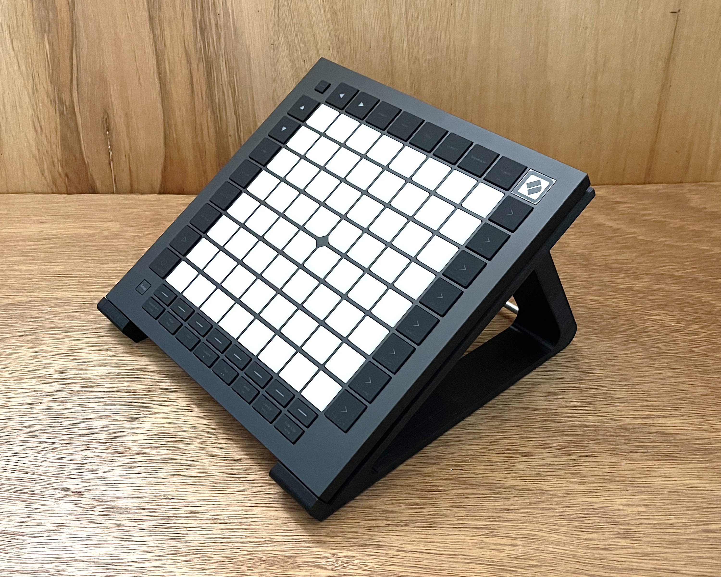 Novation Launchpad Pro mk3 中古美品 中古】Novation / LaunchPad Pro Mk3 【梅田限定！5月4日までの