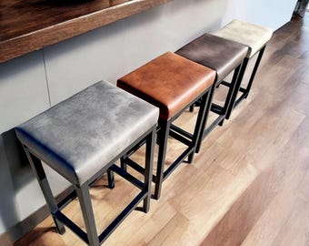 Premium counter height bar stools | Featuring black steel frame a faux leather seats - FP