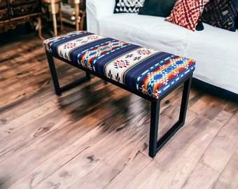 Azteekse tribale bank in kelimstijl, kleurrijke boho-zitplaatsen, zuidwestelijk decor, handgeweven bank in hal, etnisch huismeubilair - FPB