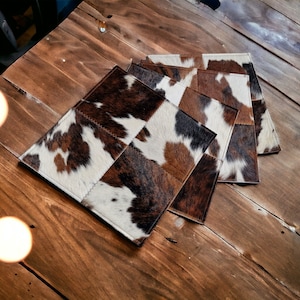 Set de table en cuir de vachette véritable | Grand napperon carré (16 x 16 po.) - Différentes couleurs disponibles | VENDU À L'INDIVIDUELLE