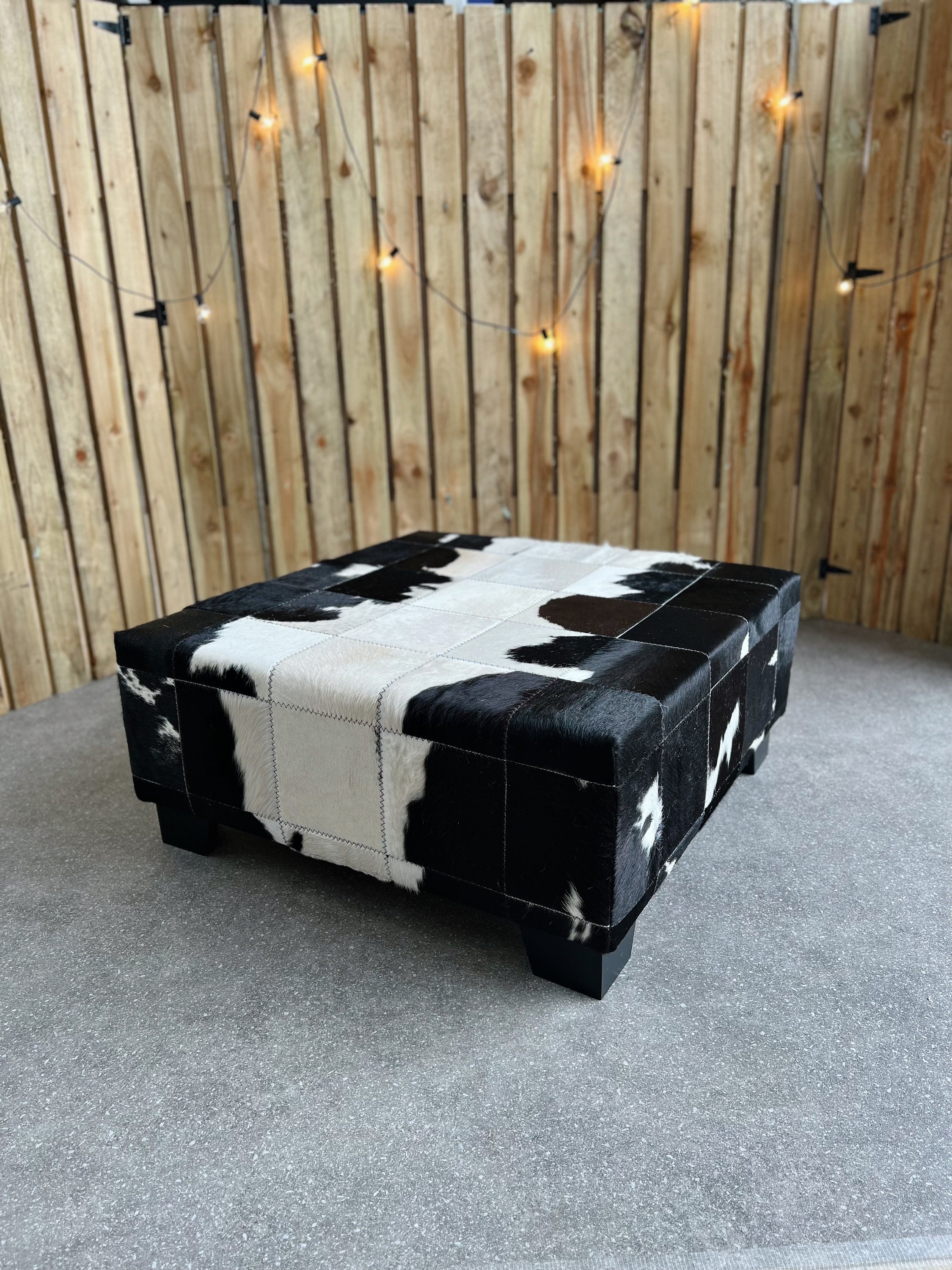 牛革オットマン | 黒と白のパッチワーク牛革フットスツール