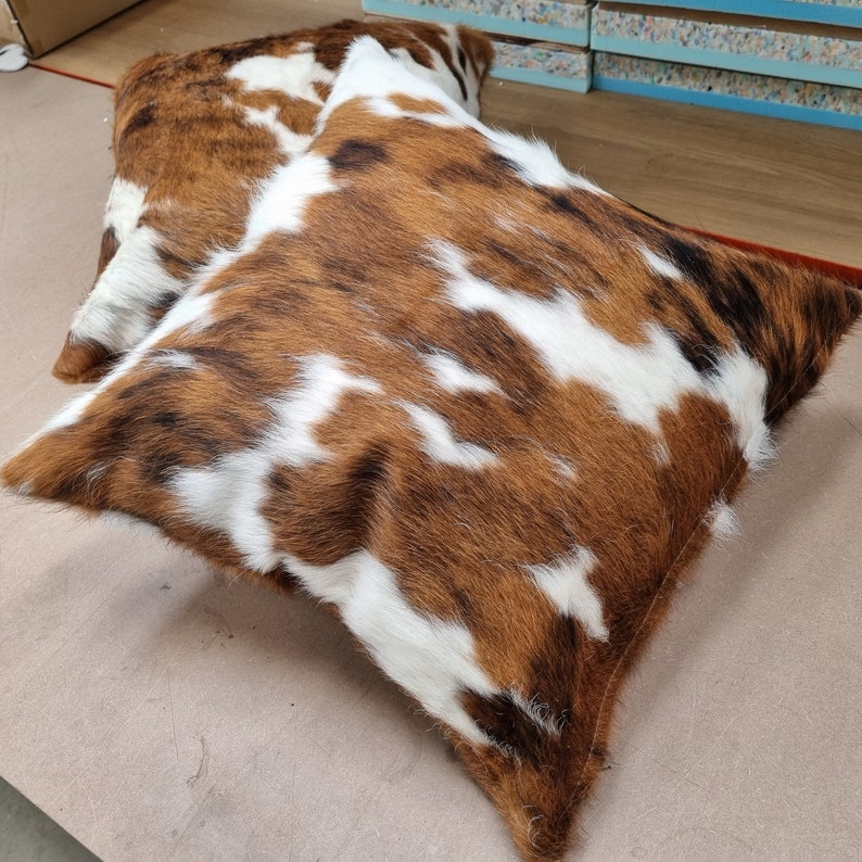 Funda de cojín/almohada de piel de vaca tricolor - ¡Hecha a mano y disponible en varios tamaños! imagen 6