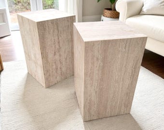 Beige travertin sidobord | Marmor sidobord | Äkta sten piedestal