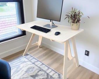 Escritorio de computadora de estilo escandinavo - Fabricado en CNC a partir de contrachapado de abedul