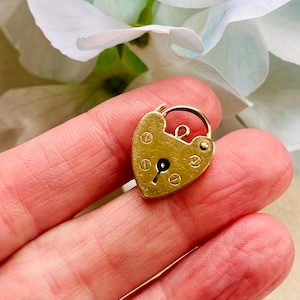 Colgante/dije vintage con candado en forma de corazón en oro de 9 quilates, año 1975