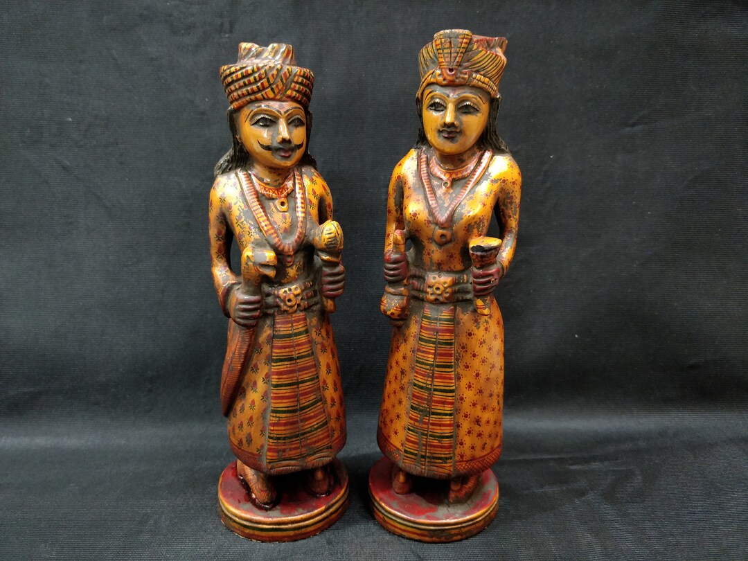 Wooden King and Queen Statue, Mughal Sculpture, Handcarved Sculpture