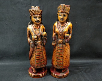 Wooden king and queen statue, Mughal Sculpture, Handcarved Sculpture, Handpainted Figurine, king queen, Fine art, Gift idea, king queen gift