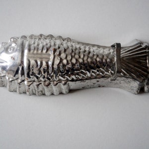 VintageFish Shaped Tin  Baking Mould Cake JellyTartlet Retro Rustic Kitchen Utensil Mould Form Fluted tins 1970s era